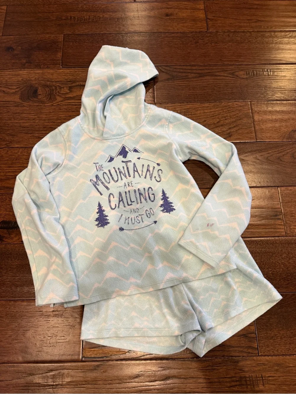 Girls' lot of 4 pajamas